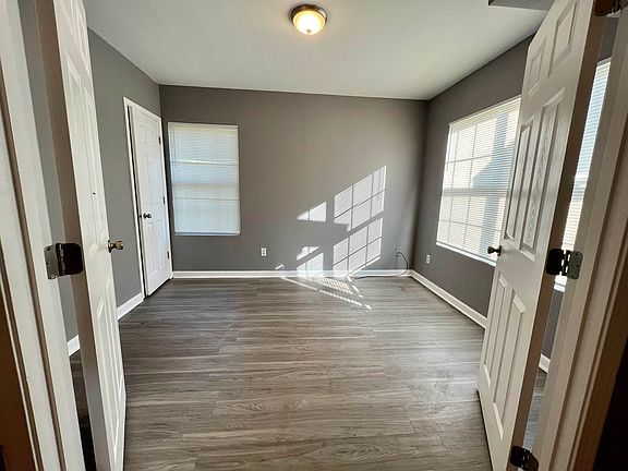 4th image of 1050 Wheel House Ln #B