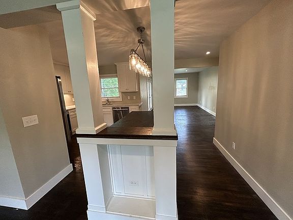 5th image of 1931 Stevens Dr NE