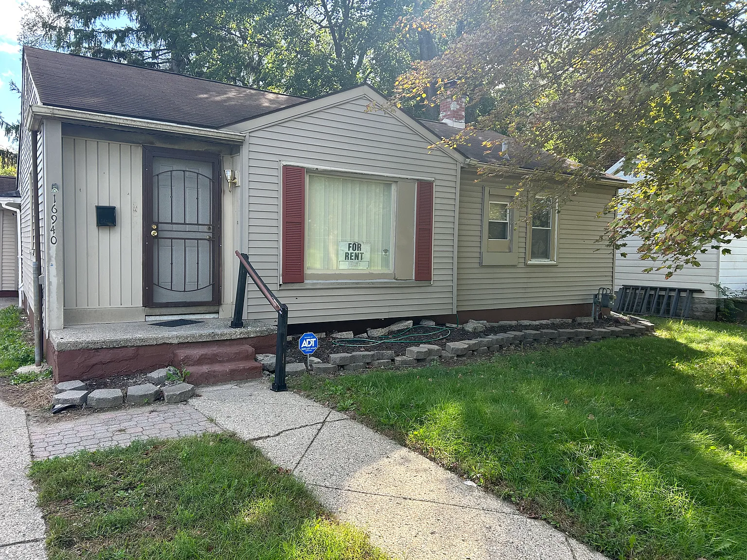 5 bed, 1396 sqft, $1,600 — Photo 1