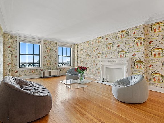 3rd image of 5555 S Everett Ave #11-D