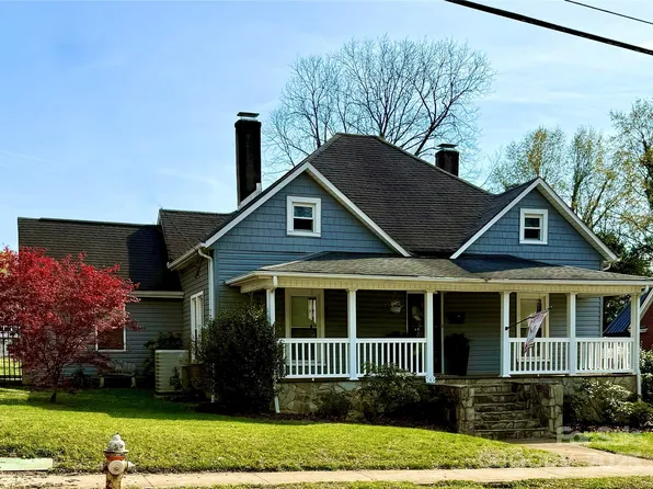 705 3rd Ave NW, Hickory, NC 28601