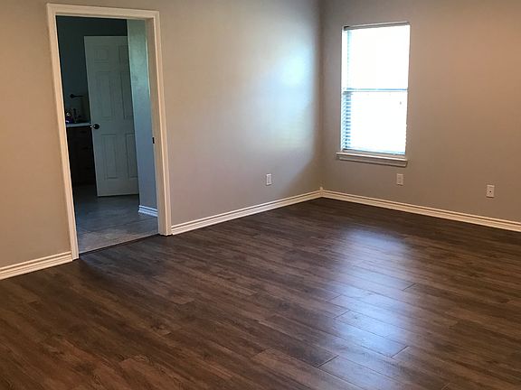 2nd image of 106 Elmwood Ct