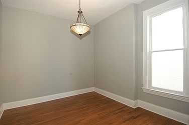 5th image of 2635 Bellevue Ave