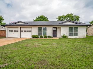 1917 Yucca Trl, Hurst, TX 76054