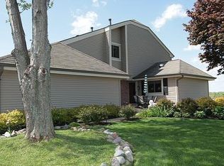 7281 S King Arthur Ct #35, Oak Creek, WI 53154