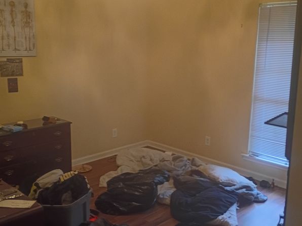 1 Hampton Ct