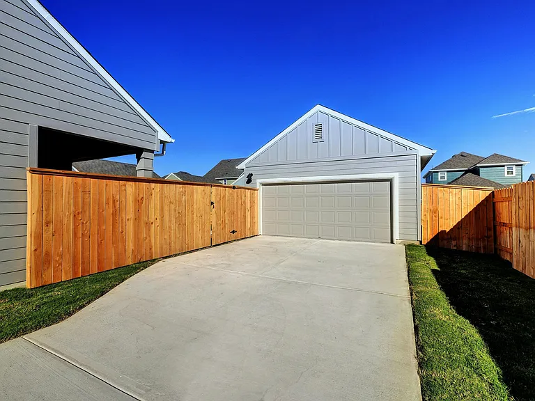 209 Cherry Blossom Ln — Photo 32