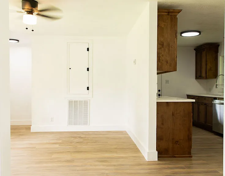 Living Rm / Kitchen