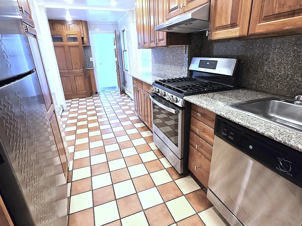 25-20 Ditmars Blvd #2