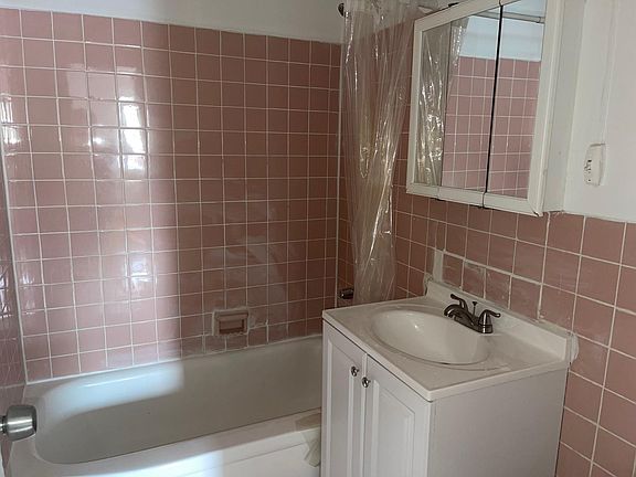 3rd image of 6 Ivy St APT 2A
