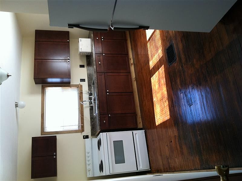 2nd image of 903 Greenfield Ave SW #2