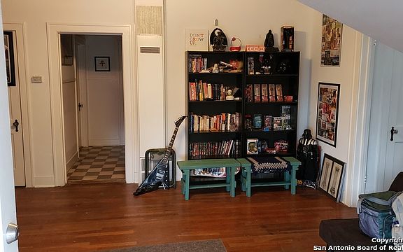 5th image of 1044 W Huisache Ave