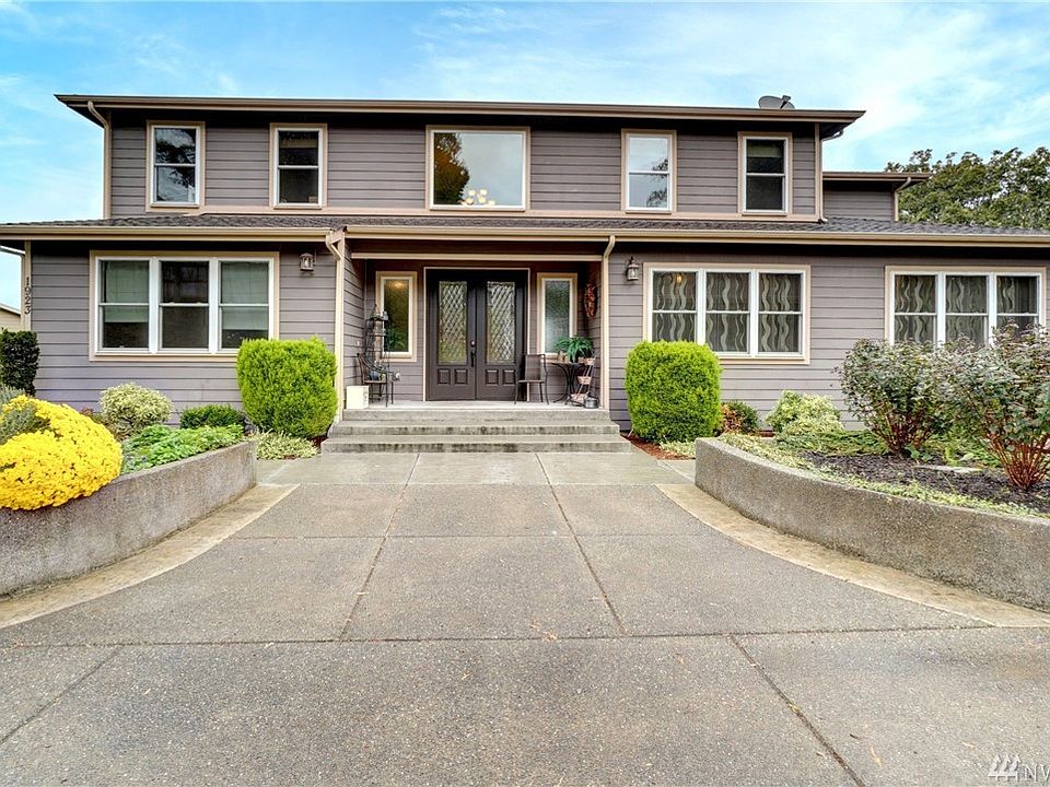 1st image of 1923 5th St SE