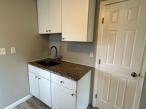 4th image of 129 Cosey Beach Ave #Bb3