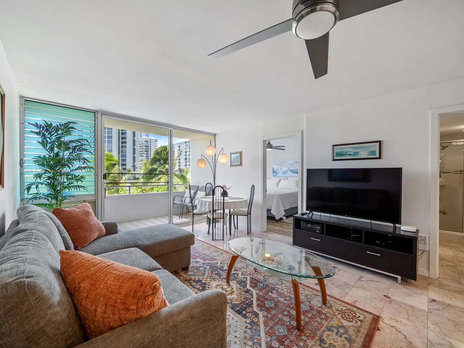 2 bed, 1.0 bath, 796 sqft, $5,103 — Photo 2