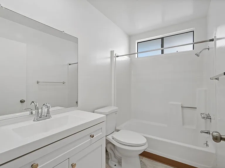 12603 Oxnard St #6 — Photo 3