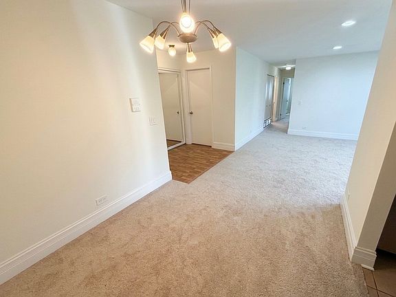 5th image of 1327 Williamsburg Dr Unit D2