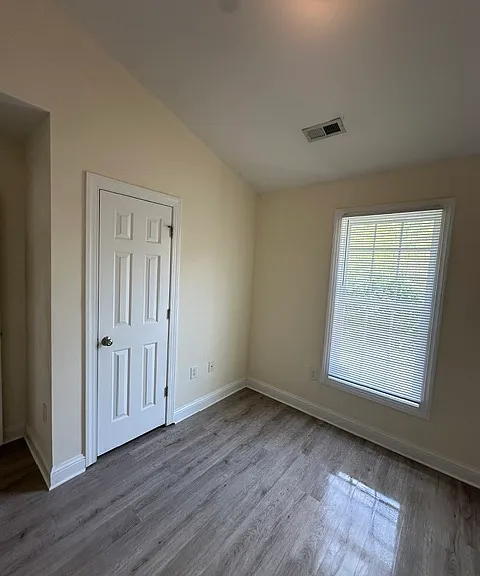 1128 Crescent Meadows Dr #B — Photo 8