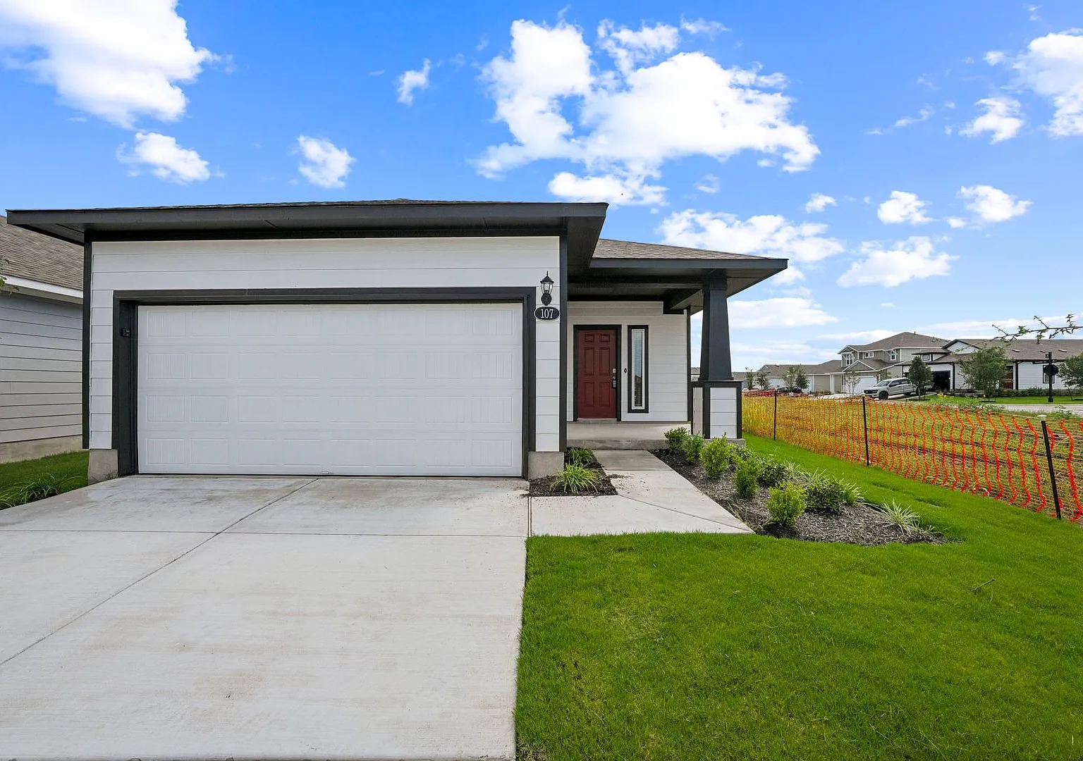 Like New 3-Bed Home in Amenity-Rich Elgin Community Easy Access to Austin! — Photo 1