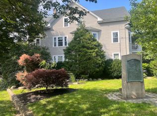 14 Brewster St, Providence, RI 02906