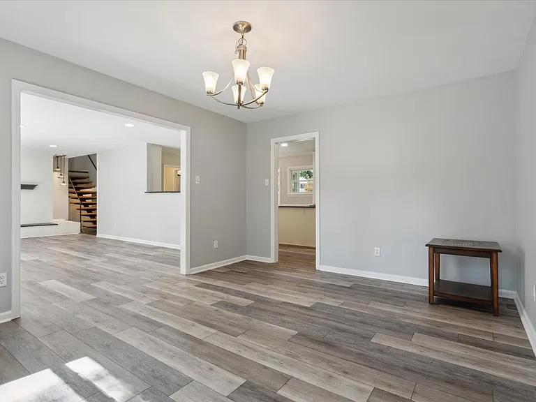 112 Leslie Dr — Photo 23