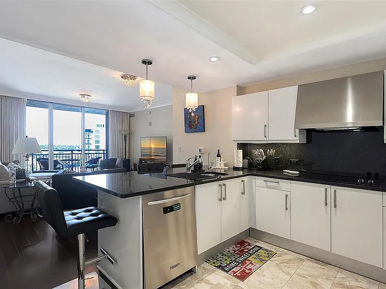 1350 Main St #1007 — Photo 4