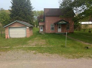 104 2nd St, Crystal Falls, MI 49920