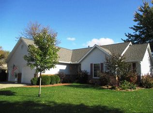 1704 El Camino Dr, Pekin, IL