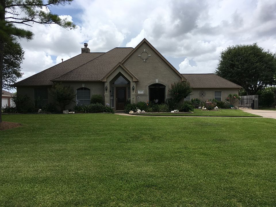 1st image of 108 Oak Dr