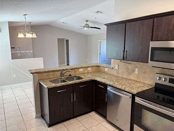 3rd image of 1326 Hillview Dr