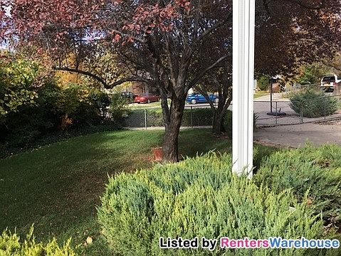 4th image of 959 E Austin Ave #B