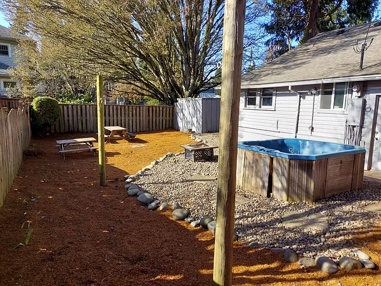 850 NW Polk Ave — Photo 3