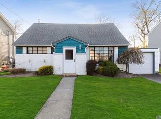 3074 Xavier Pl, Oceanside, NY 11572