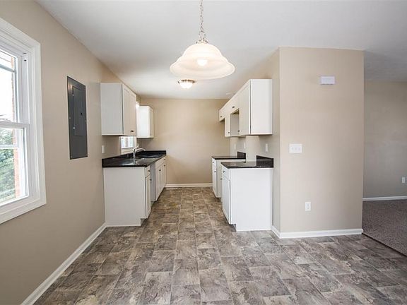 5th image of 65 Rockbridge Cir