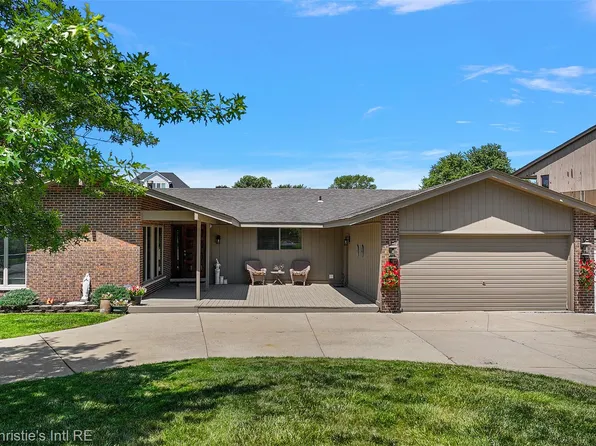 37337 Lakeshore Dr, Harrison Township, MI 48045