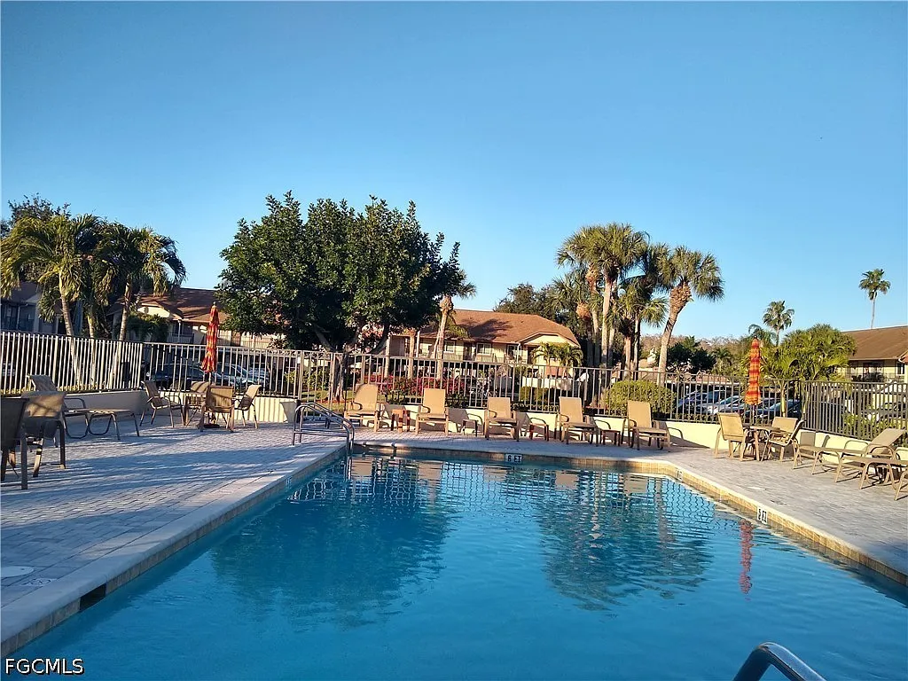 2 bed, 2.0 bath, 847 sqft, $1,600 — Photo 2