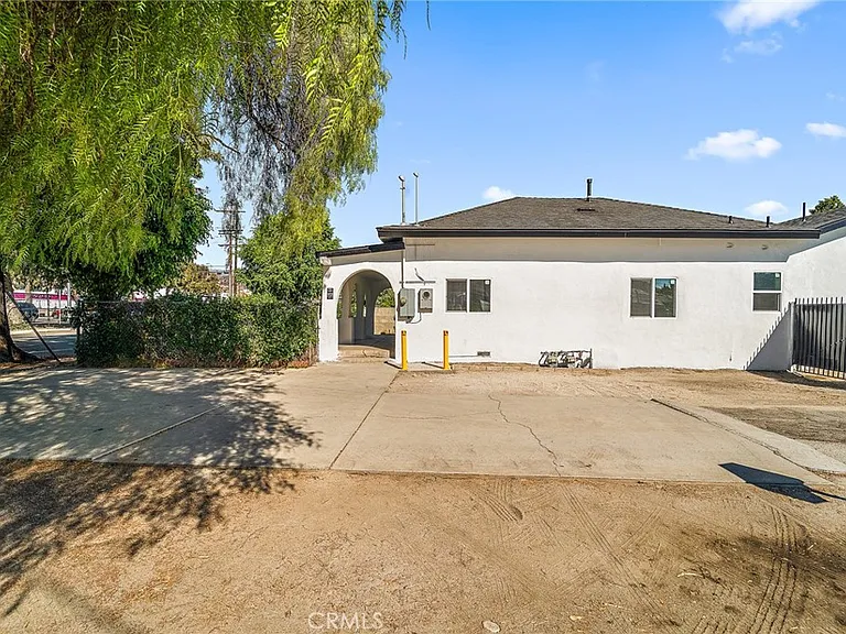 10730 Strathern St — Photo 33