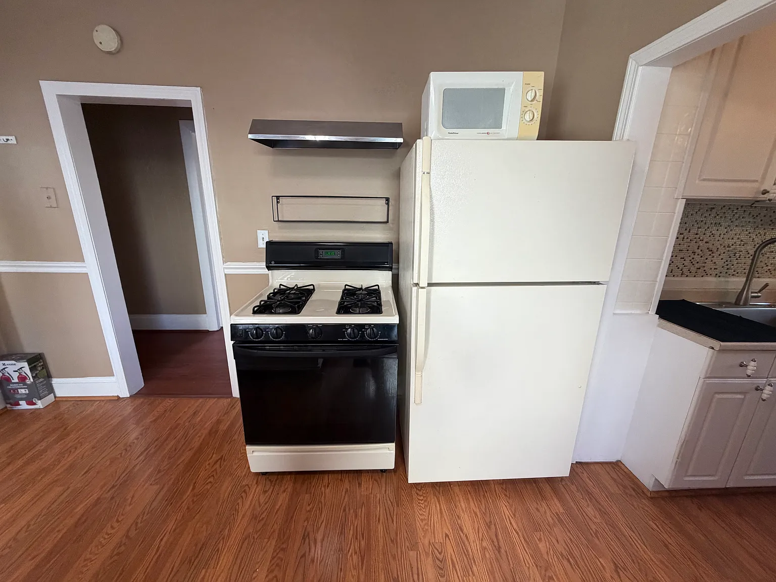 3 bed, 1300 sqft, $2,700 — Photo 4