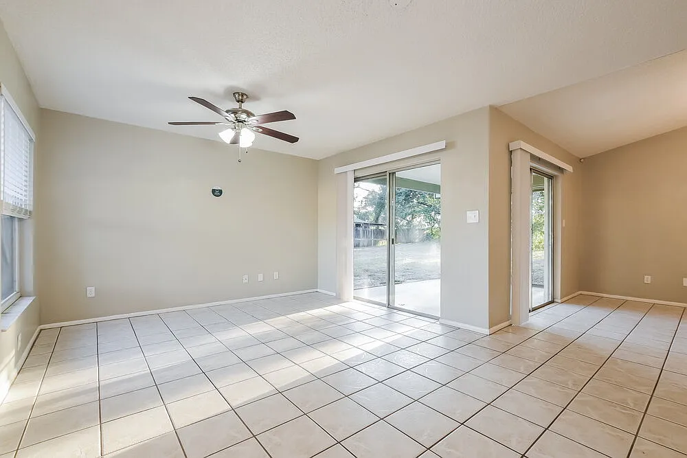 3 bed, 2.0 bath, 1127 sqft, $2,950 — Photo 4