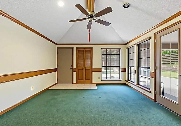 1013 Alamo Dr — Photo 3