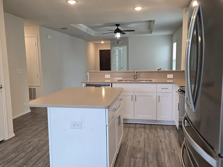 1121 Waggoner Dr — Photo 10
