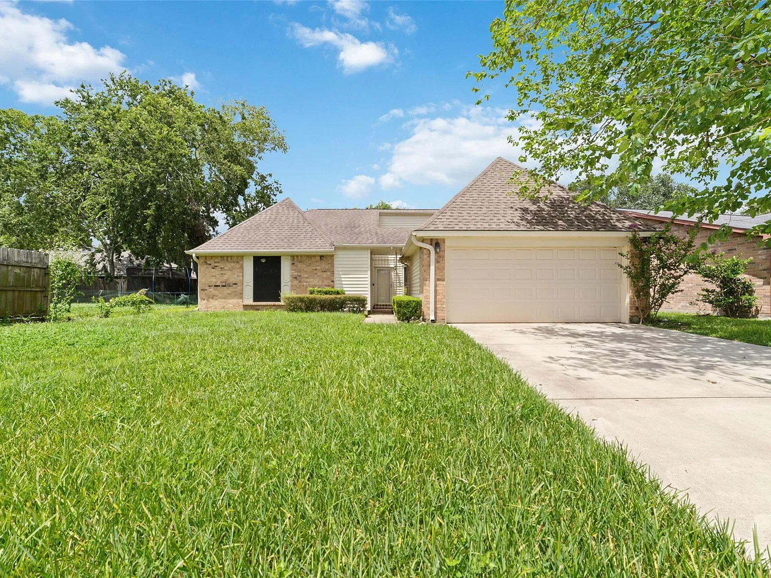 3 bed, 2.0 bath, 1622 sqft, $1,800 — Photo 2