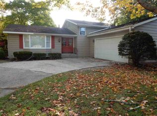59510 Ridgewood Dr, Goshen, IN 46528