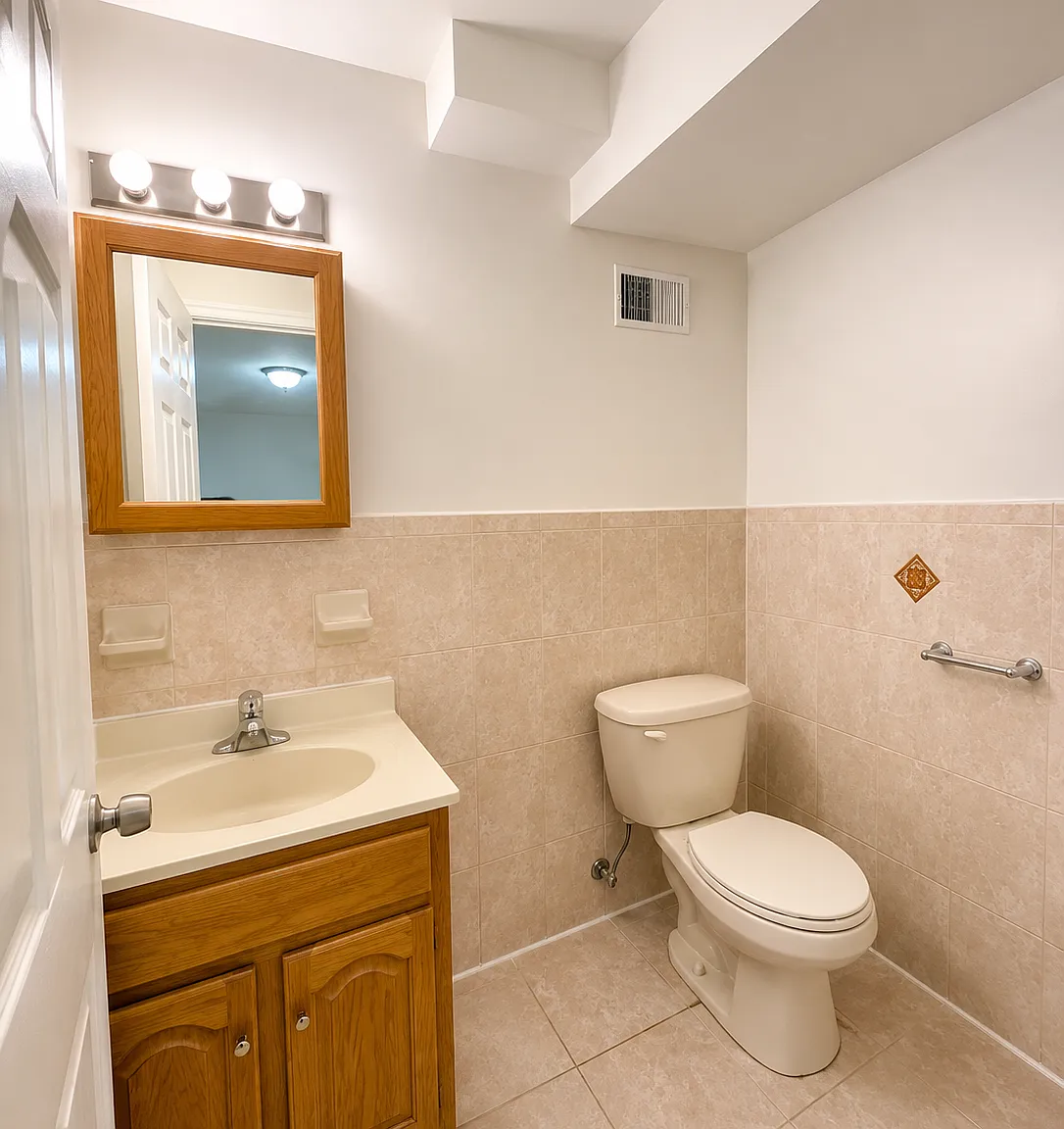 3 bed, 700 sqft, $2,600 — Photo 3