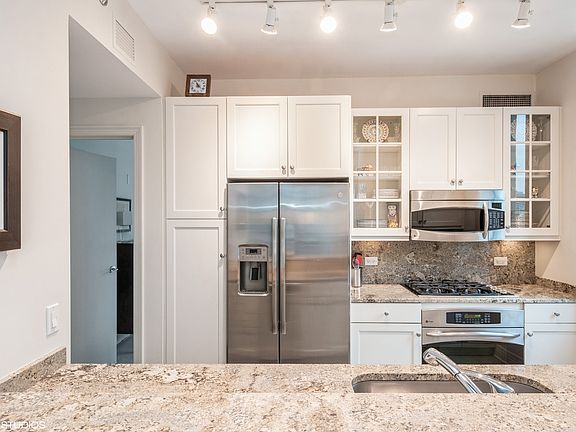 5th image of 600 N Lake Shore Dr APT 2709