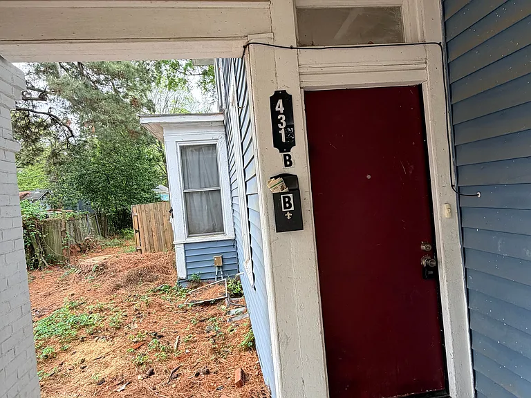 431 College St #B — Photo 1