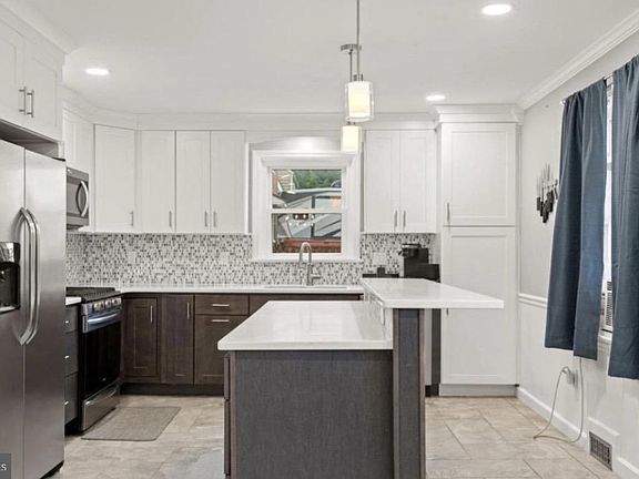 3rd image of 923 Rohrerstown Rd