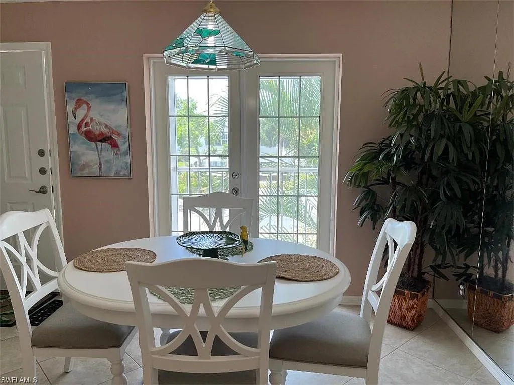 2 bed, 2.0 bath, 1200 sqft, $7,300 — Photo 2