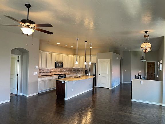 2nd image of 13898 Paradise Villas Grv