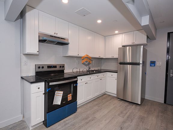 3rd image of 1985 Jerome Ave #2B
